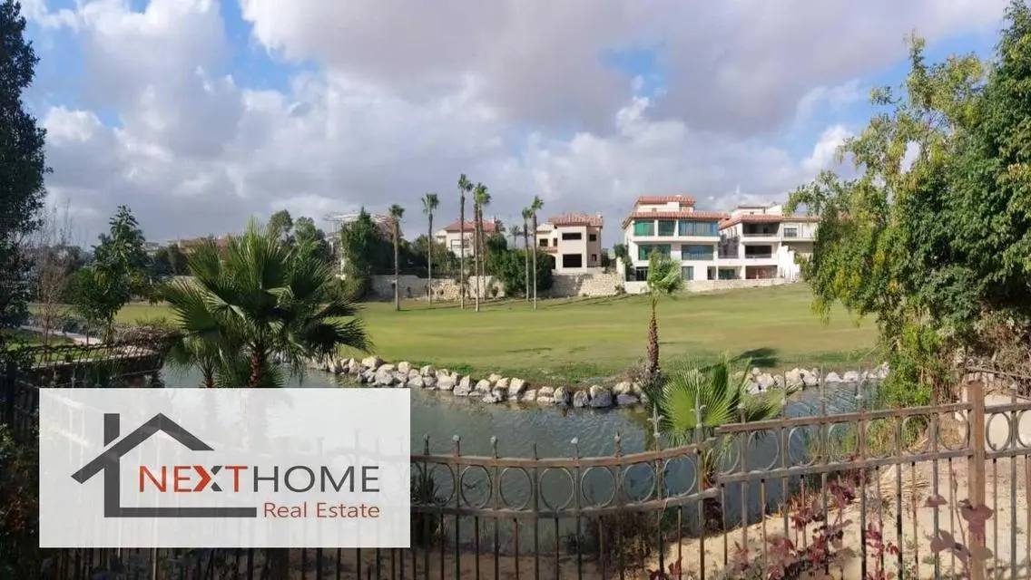 Separate villa 1000 sqm in Mirage City Super Lux