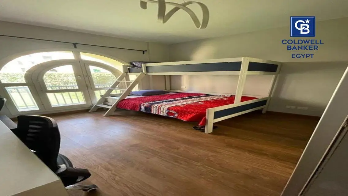 Luxury Apartment on 90 Avenue
