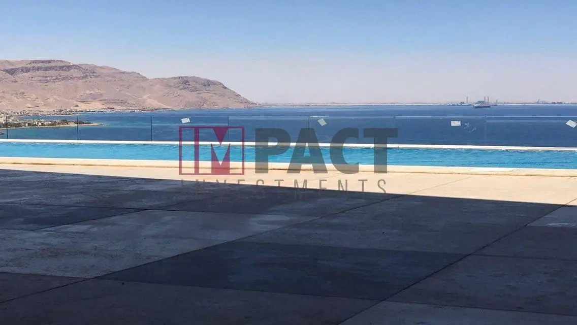 فيلا فاخرة للبيع مع مسبح خاص وحديقة
