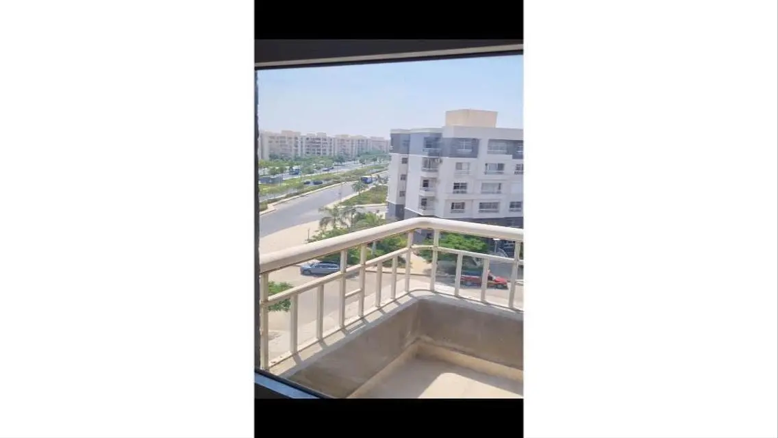 شقة للإيجار في مدينتي 165م في ال B10 بجوار الخدمات