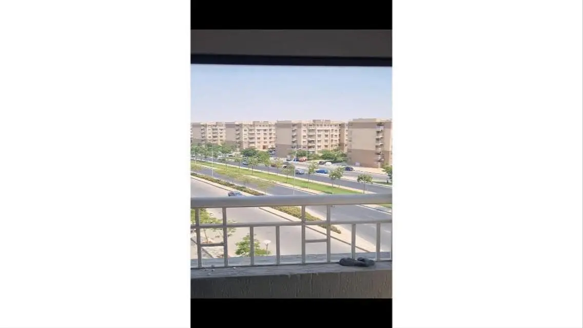شقة للإيجار في مدينتي 165م في ال B10 بجوار الخدمات