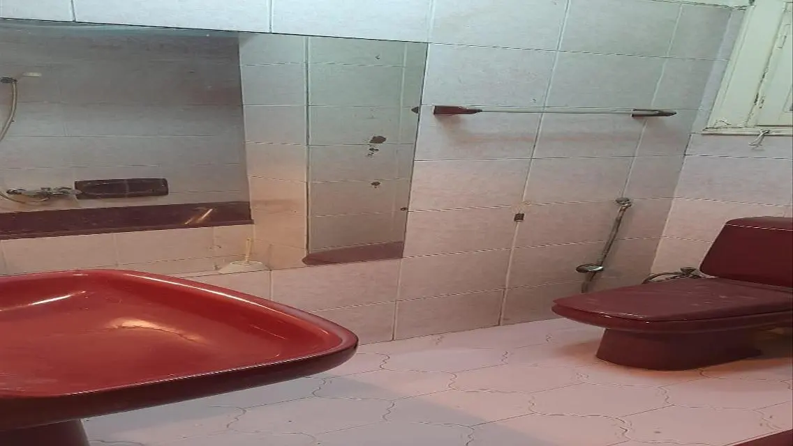 شقة للايجار تشطيب جديد بشارع الاندلس سكني أو اداري
