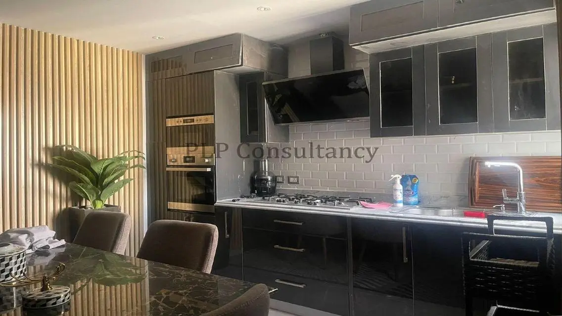 Resale finished penthouse in Mountain View