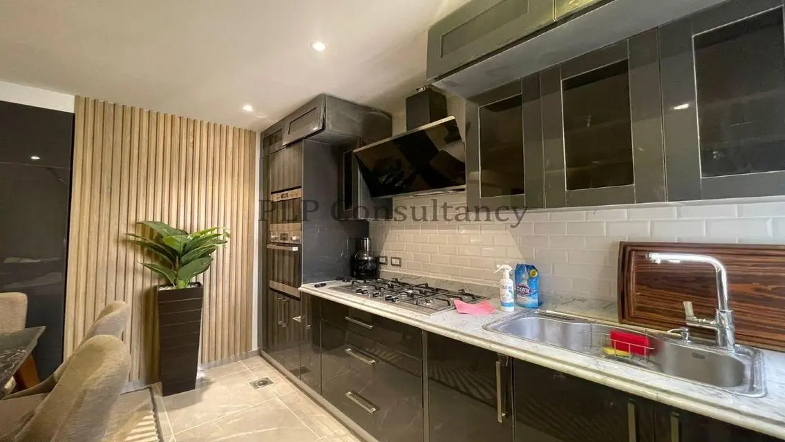 Resale finished penthouse in Mountain View