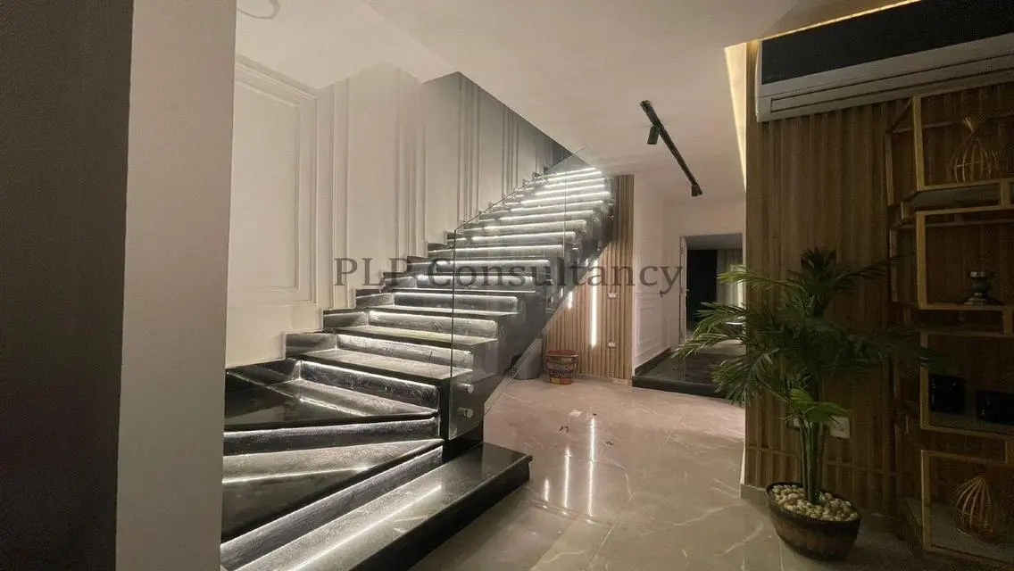 Resale finished penthouse in Mountain View