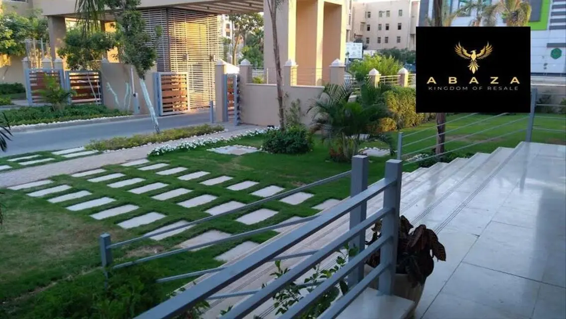 شقة للبيع في فيلدج جيت متشطبة 150متر