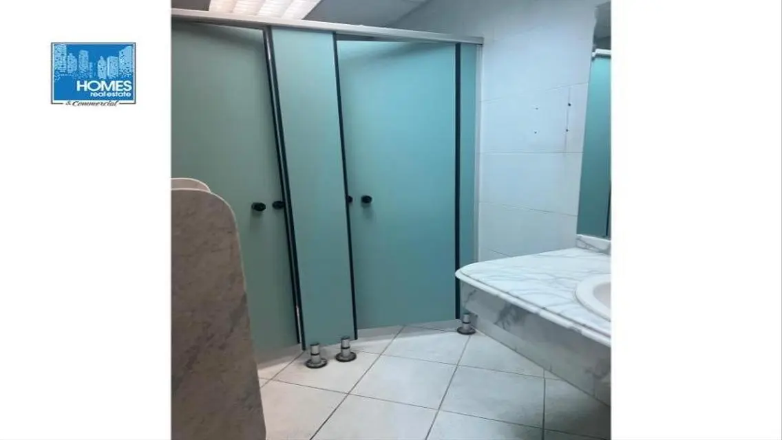 اداري مجهز بالكامل 700م بالتكيفات ش النزهه تشطيب .