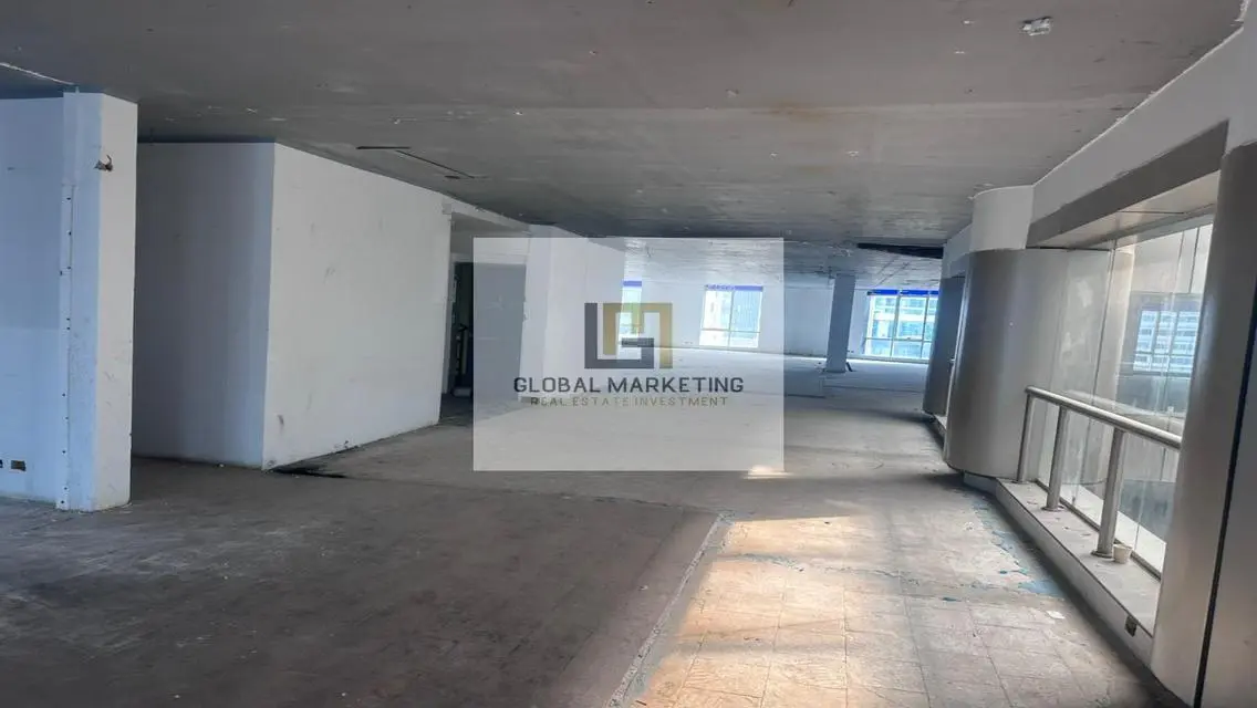 مكتب متشطب للإيجار 1500م على شارع التسعين
