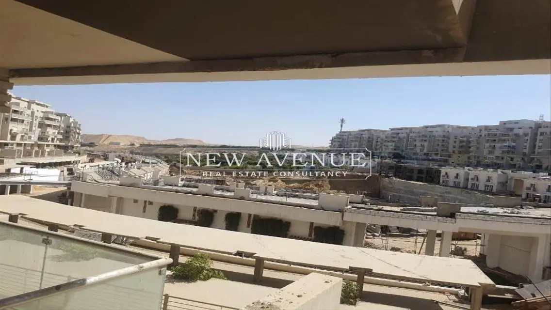 Park villa directly on club in mountain view Icity