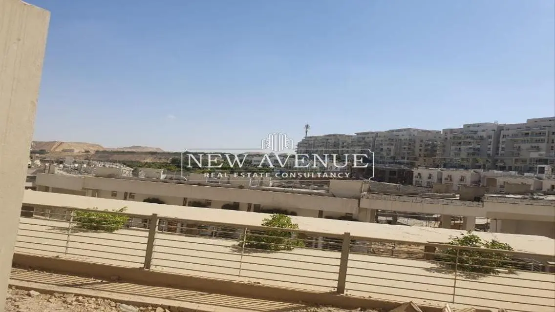 Park villa directly on club in mountain view Icity