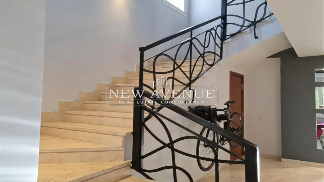 Luxury Villa with Private Garden in the Heart of the City