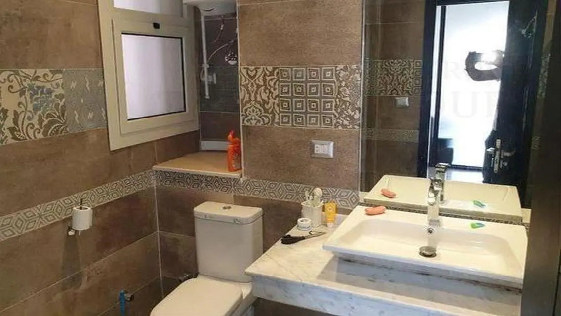 شقه في فيليدج جيت مفروشه بالكامل الترا مودرن