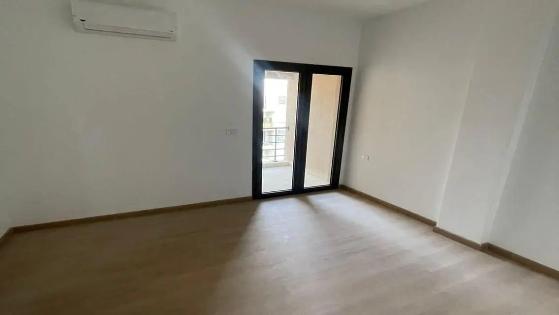 بنتهاوس للبيع بكمباوند فيفت سكوير المراسم -