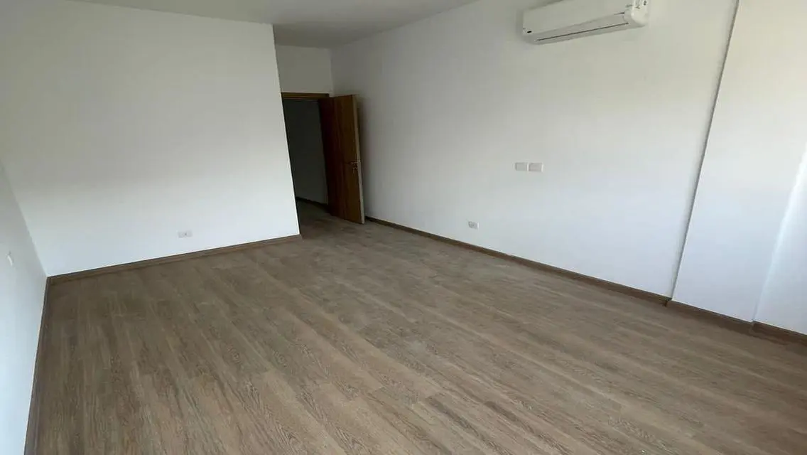 بنتهاوس للبيع بكمباوند فيفت سكوير المراسم -