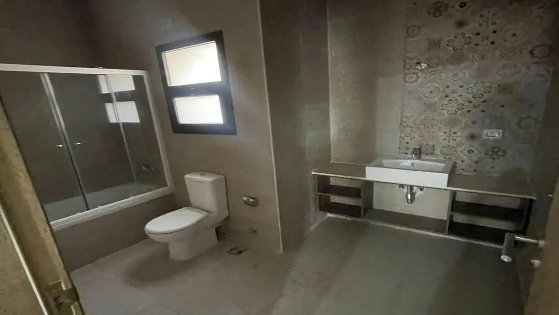 بنتهاوس للبيع بكمباوند فيفت سكوير المراسم -