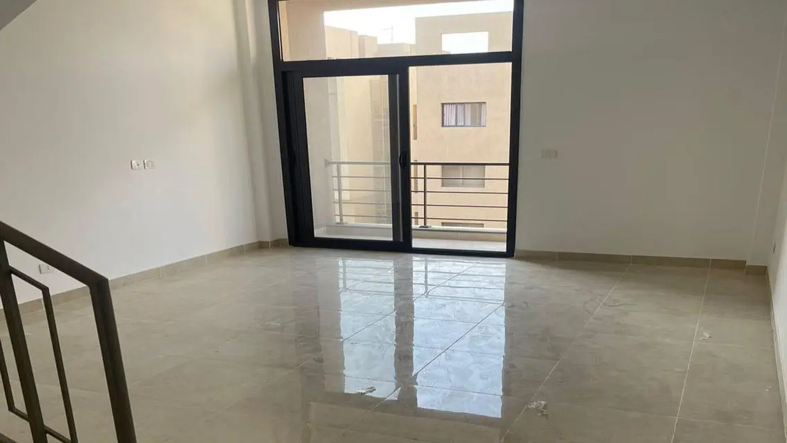 بنتهاوس للبيع بكمباوند فيفت سكوير المراسم -