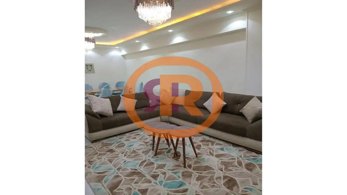 شقة للايجار المفروش بكمباوند وان قطامية بسعر مميز