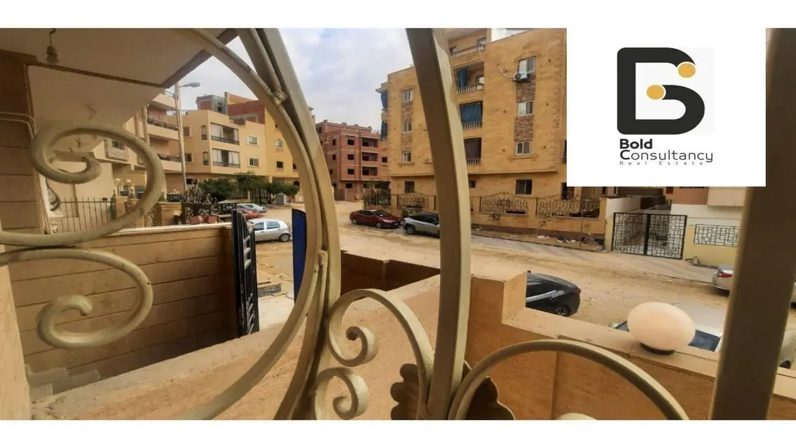 شقة فاخرة بمساحة شرفة وحديقة خاصة للبيع