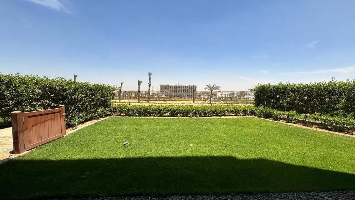 uplex with garden for rent in Uptown Cairo