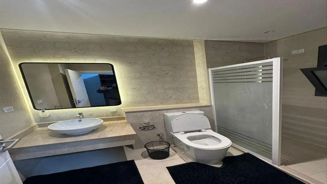 Apartment in Eastown, furnished, ultra modern, fir