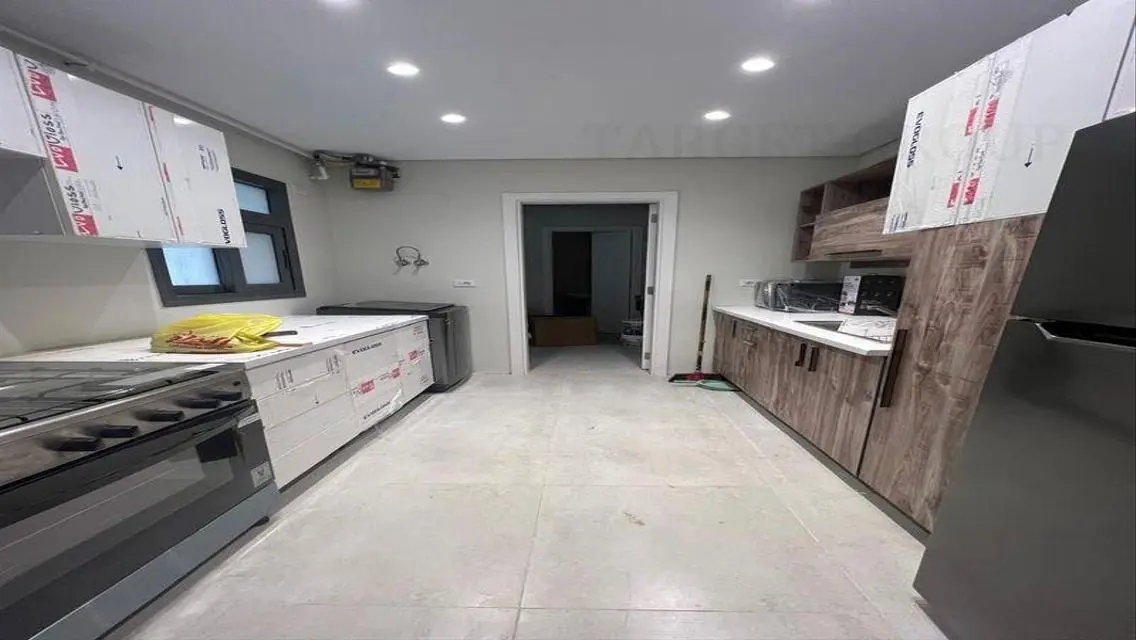 Apartment in Eastown, furnished, ultra modern, fir