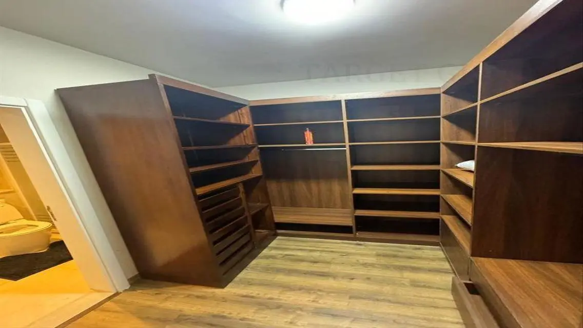 Apartment in Eastown, furnished, ultra modern, fir