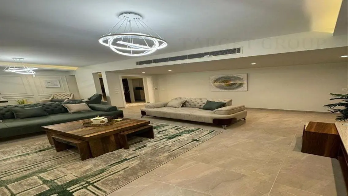 Apartment in Eastown, furnished, ultra modern, fir