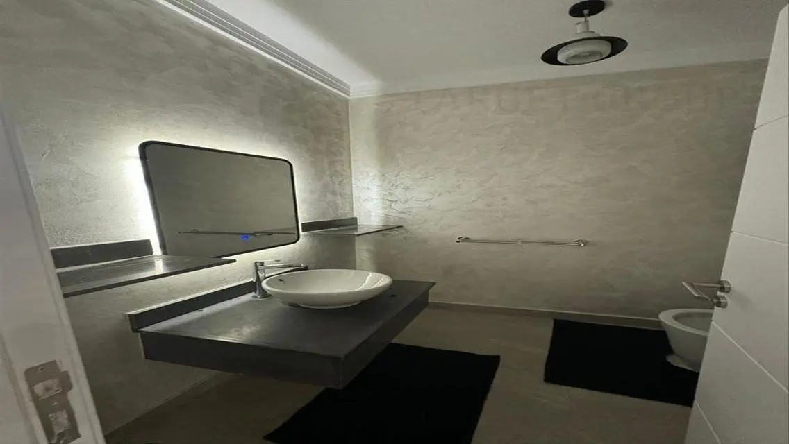 Apartment in Eastown, furnished, ultra modern, fir