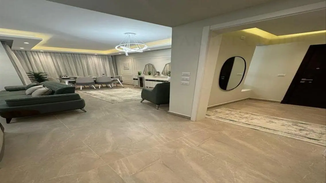 Apartment in Eastown, furnished, ultra modern, fir