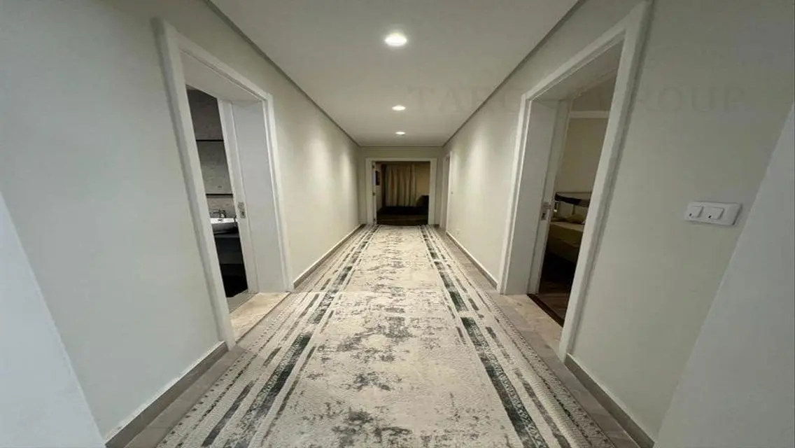 Apartment in Eastown, furnished, ultra modern, fir