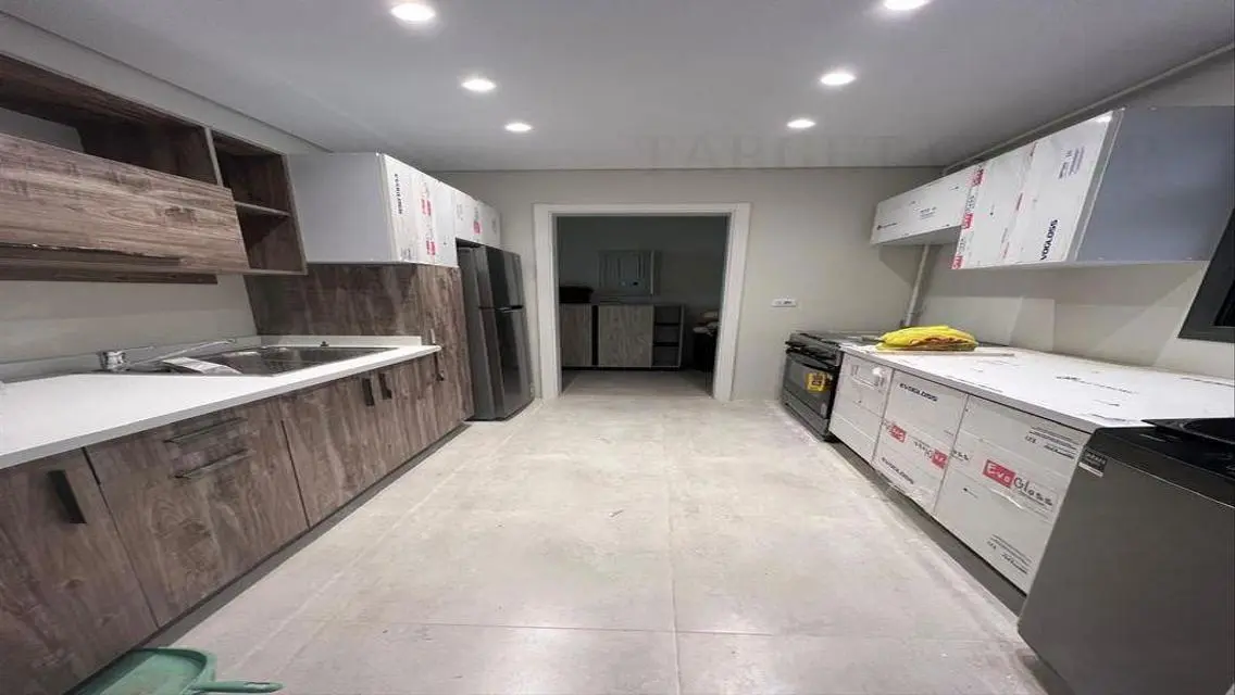 Apartment in Eastown, furnished, ultra modern, fir