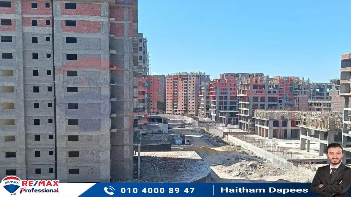 امتلك ارضي بحديقة في صوارى بفيو مفتوح علي بلازا