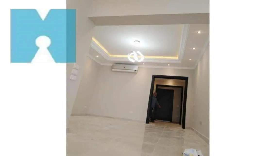 شقه للايجار بالمطبخ والتكيفات في الكورت يارد