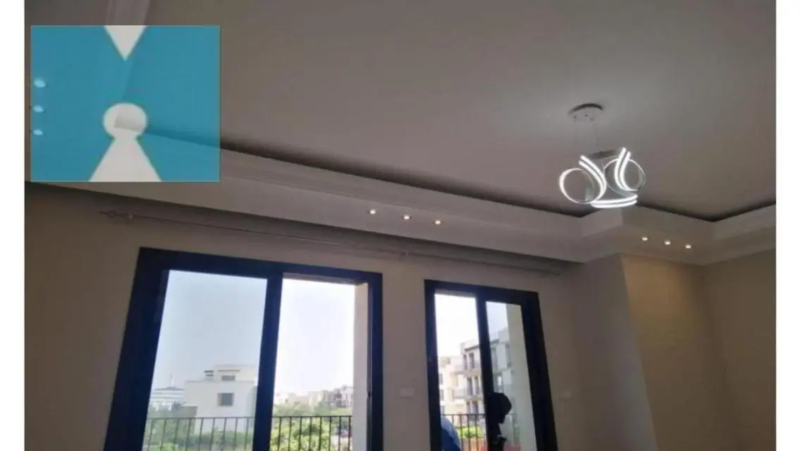 شقه للايجار بالمطبخ والتكيفات في الكورت يارد