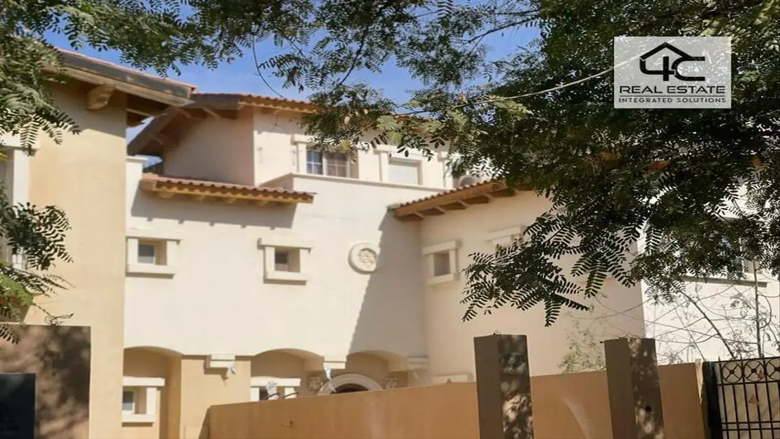 Villa classic fully finished for sale in Hyde park