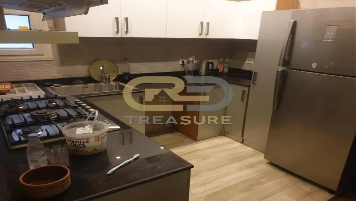 Penthouse for rent in Mountain View Hyde Park