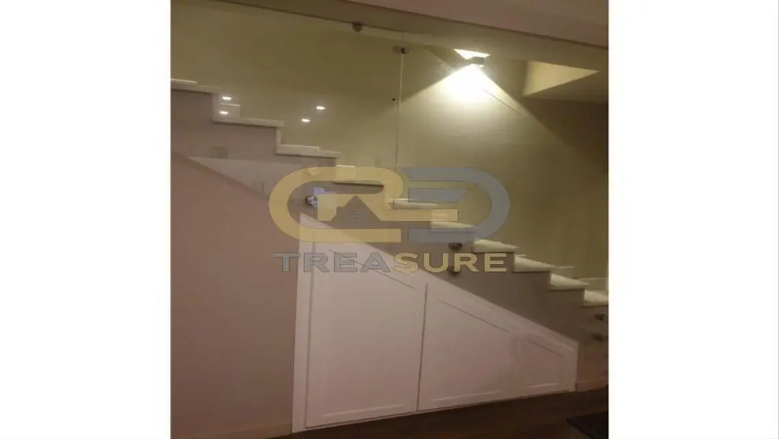 Penthouse for rent in Mountain View Hyde Park