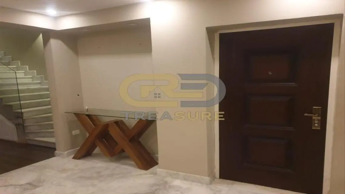 Penthouse for rent in Mountain View Hyde Park