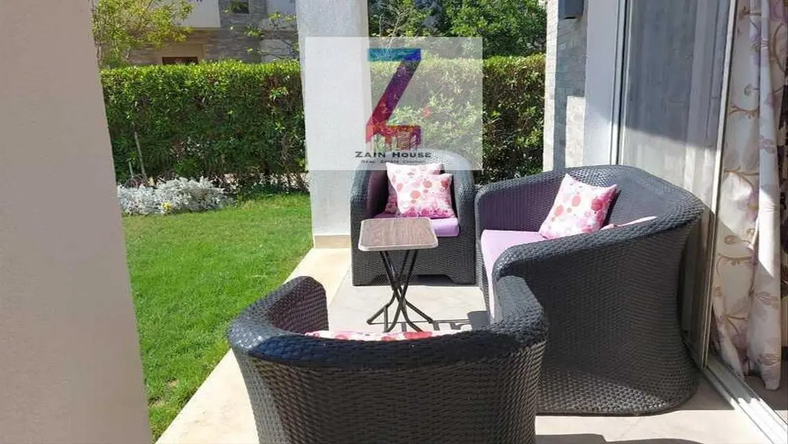 Ground duplex with garden, furnished