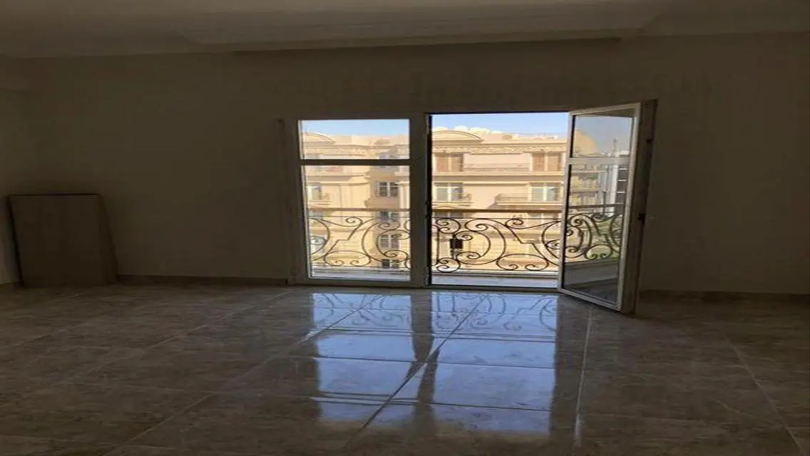 شقه نصف مفروشه الترا مودرن اول سكن