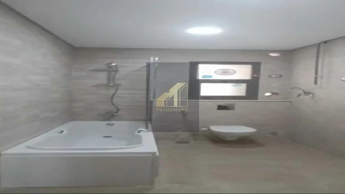 apartment with kitchen and ac\s prime location