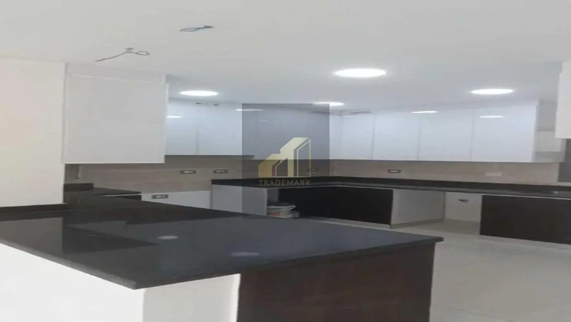 apartment with kitchen and ac\s prime location