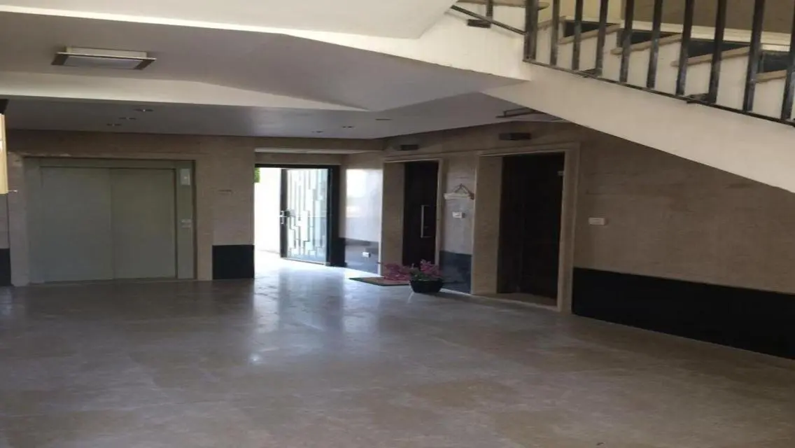 Duplex in West Town – Second &amp; Top Floor