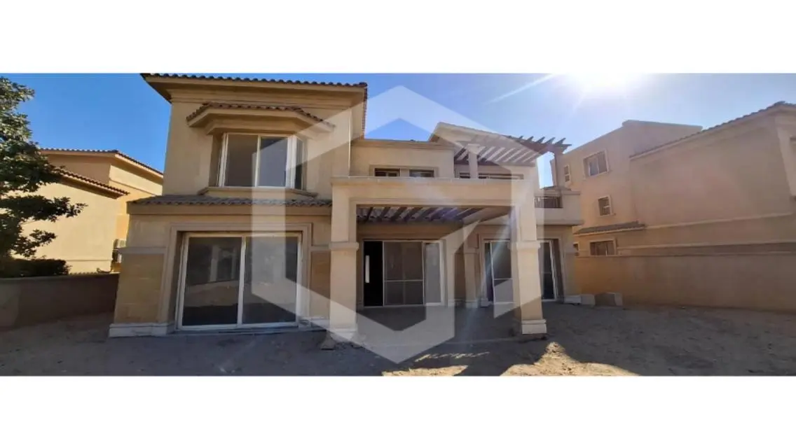 Villa for sale in a prime location in Meadows Park