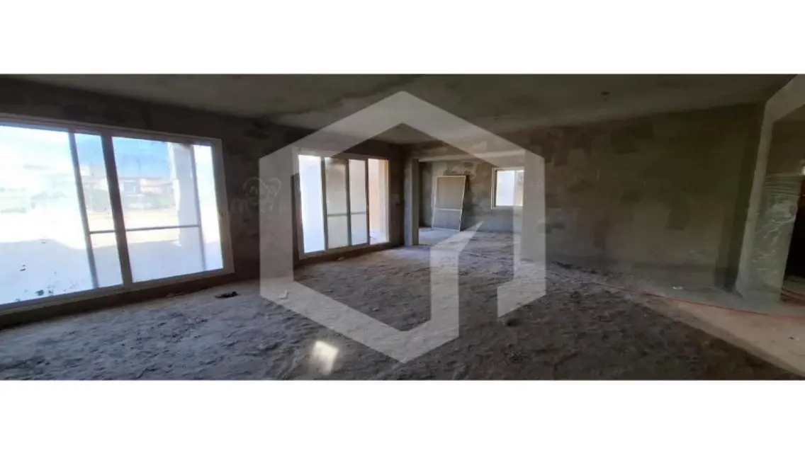 Villa for sale in a prime location in Meadows Park
