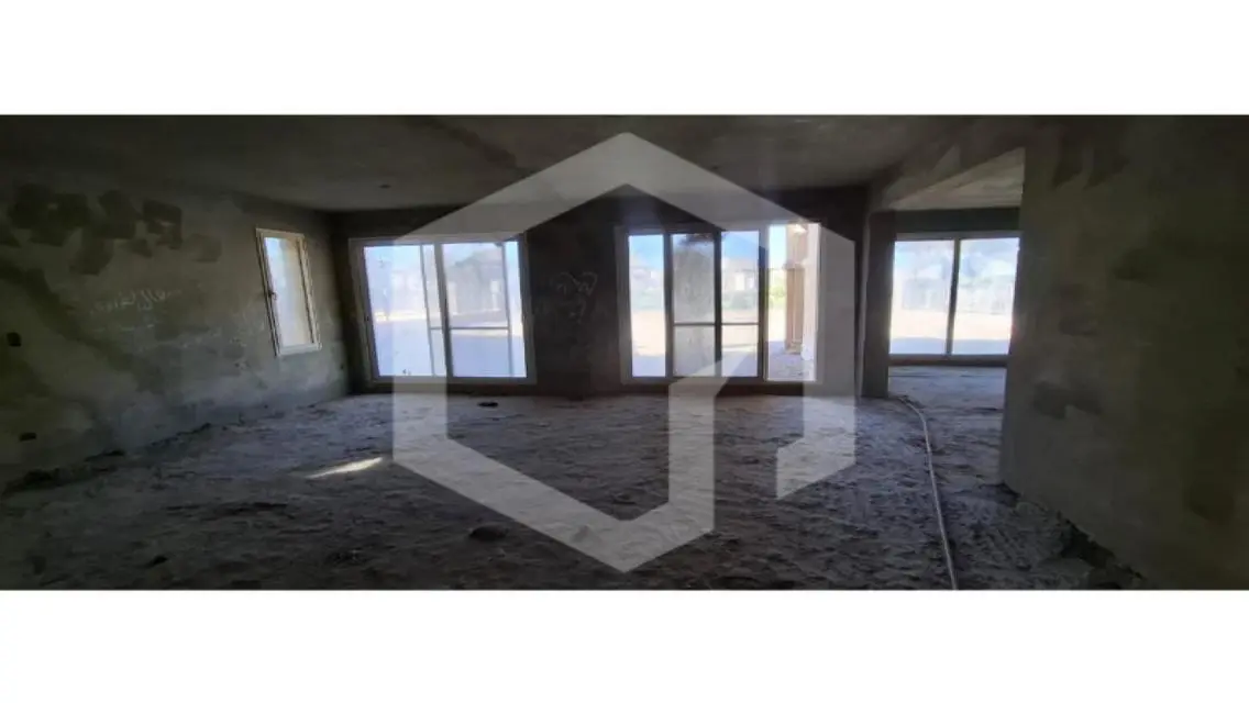 Villa for sale in a prime location in Meadows Park