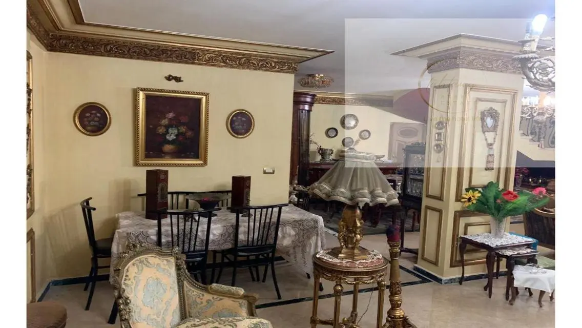 نص فيلا للبيع بالحي الخامس مدينة العبور
