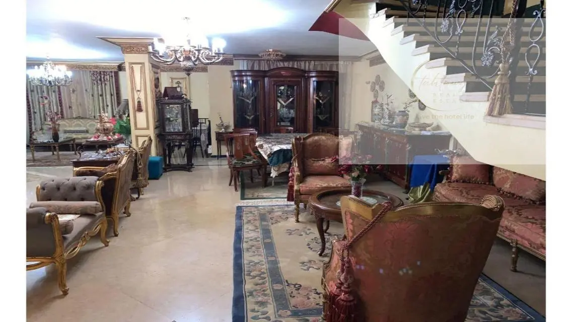 نص فيلا للبيع بالحي الخامس مدينة العبور