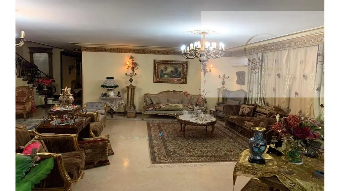 نص فيلا للبيع بالحي الخامس مدينة العبور