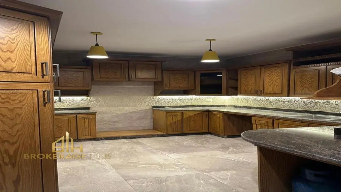 Apartment with Kitchen and ACs for rent in marasem